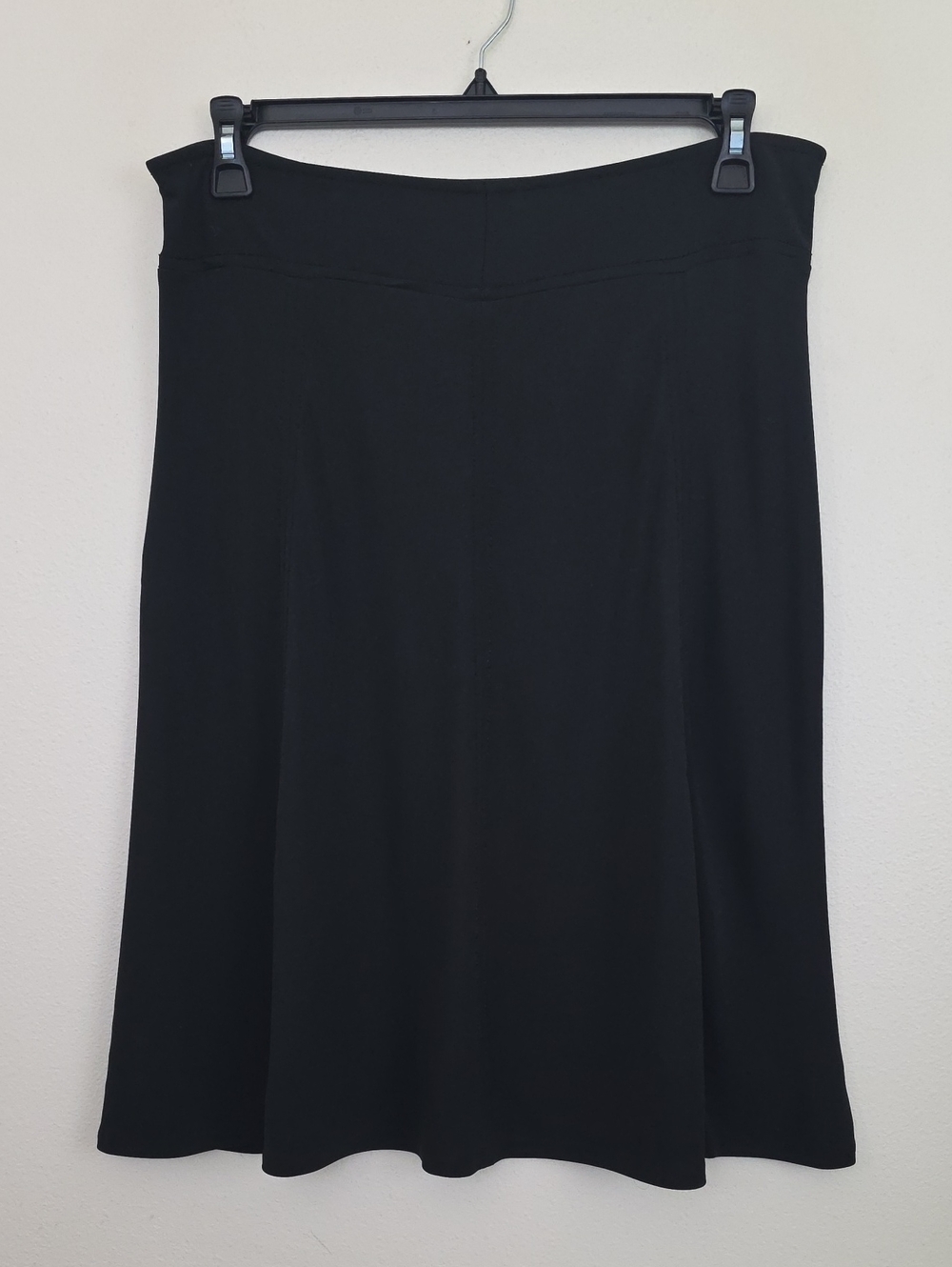Liz Claiborne Black Rayon & Polyester Flair Skirt M